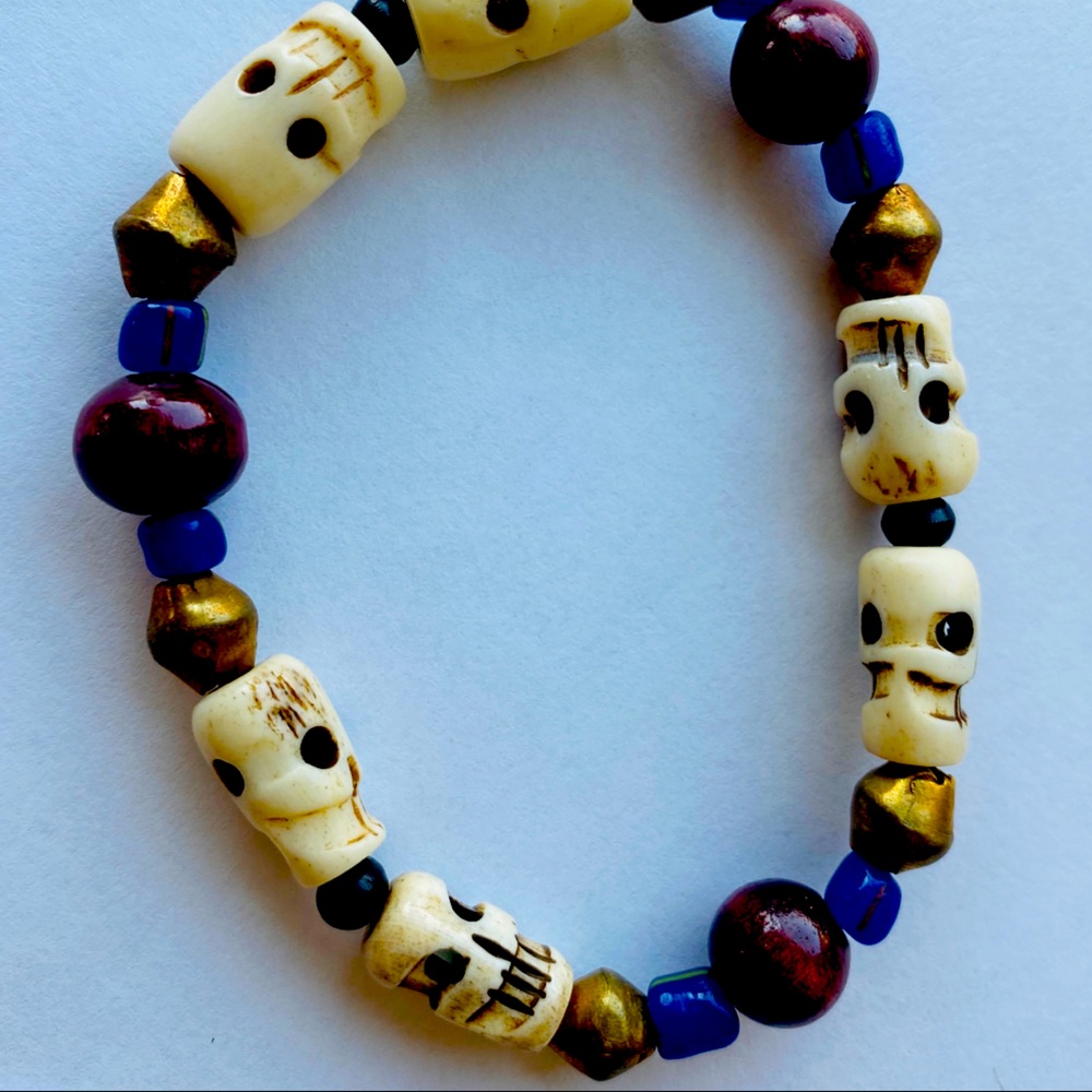Skull beaded vintage inspired stretch bracelet!